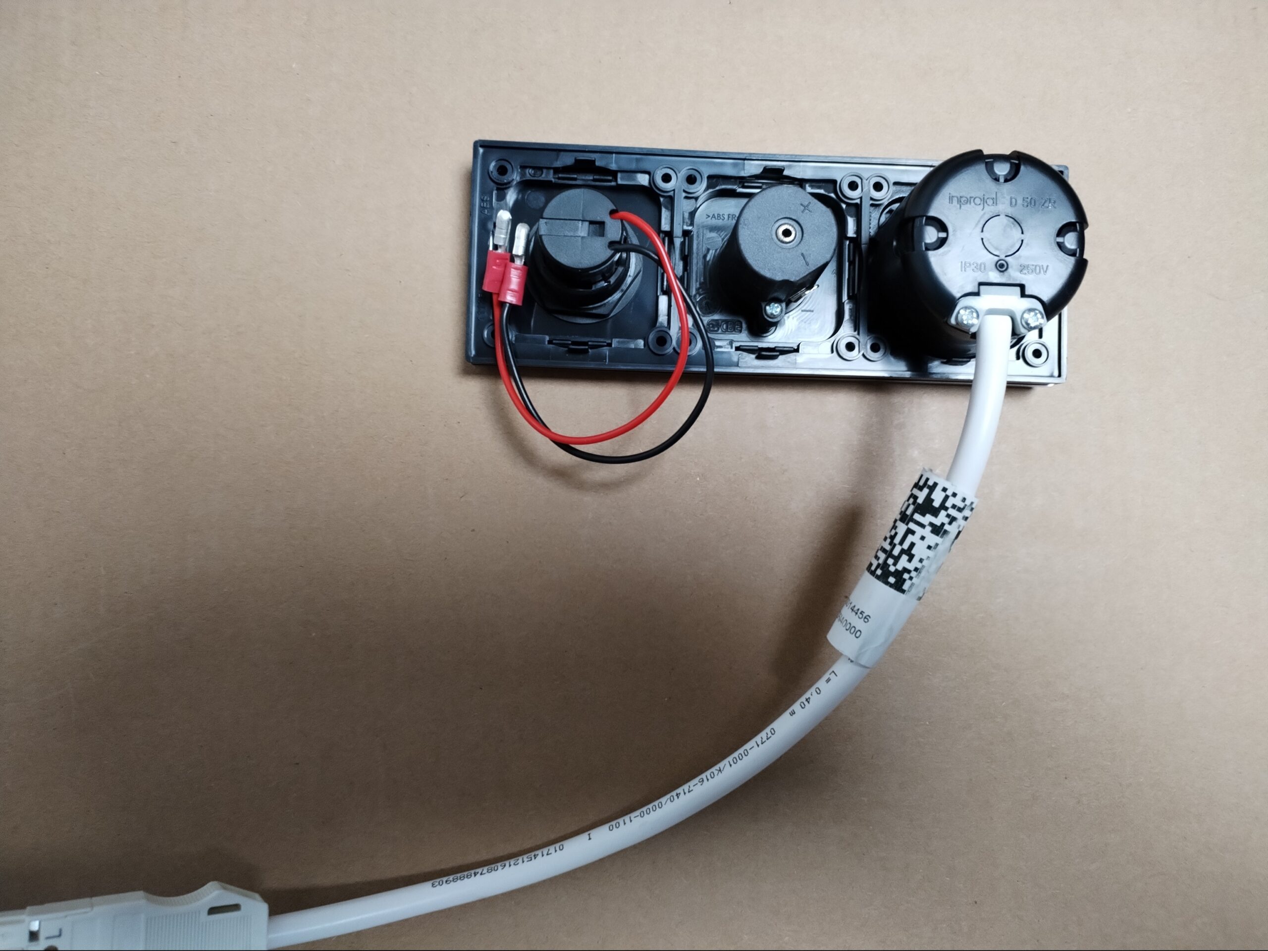 Gniazdko potrójne Kamper Przyczepa kempingowa 230V/12V/USB Komplet jak na zdjęciu z ramką montażową