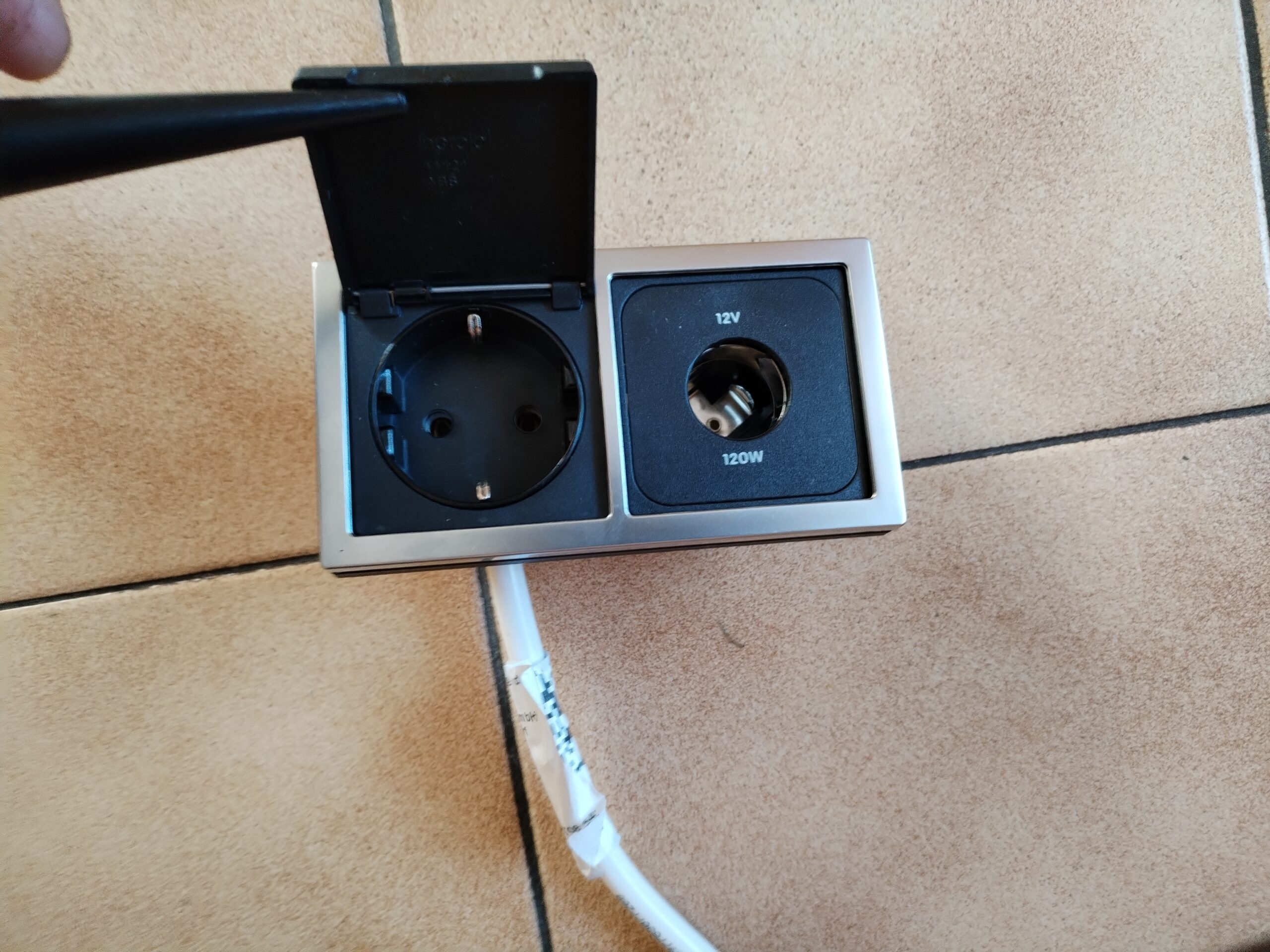 Gniazdko 230V/12V Kamper Przyczepa kempingowa