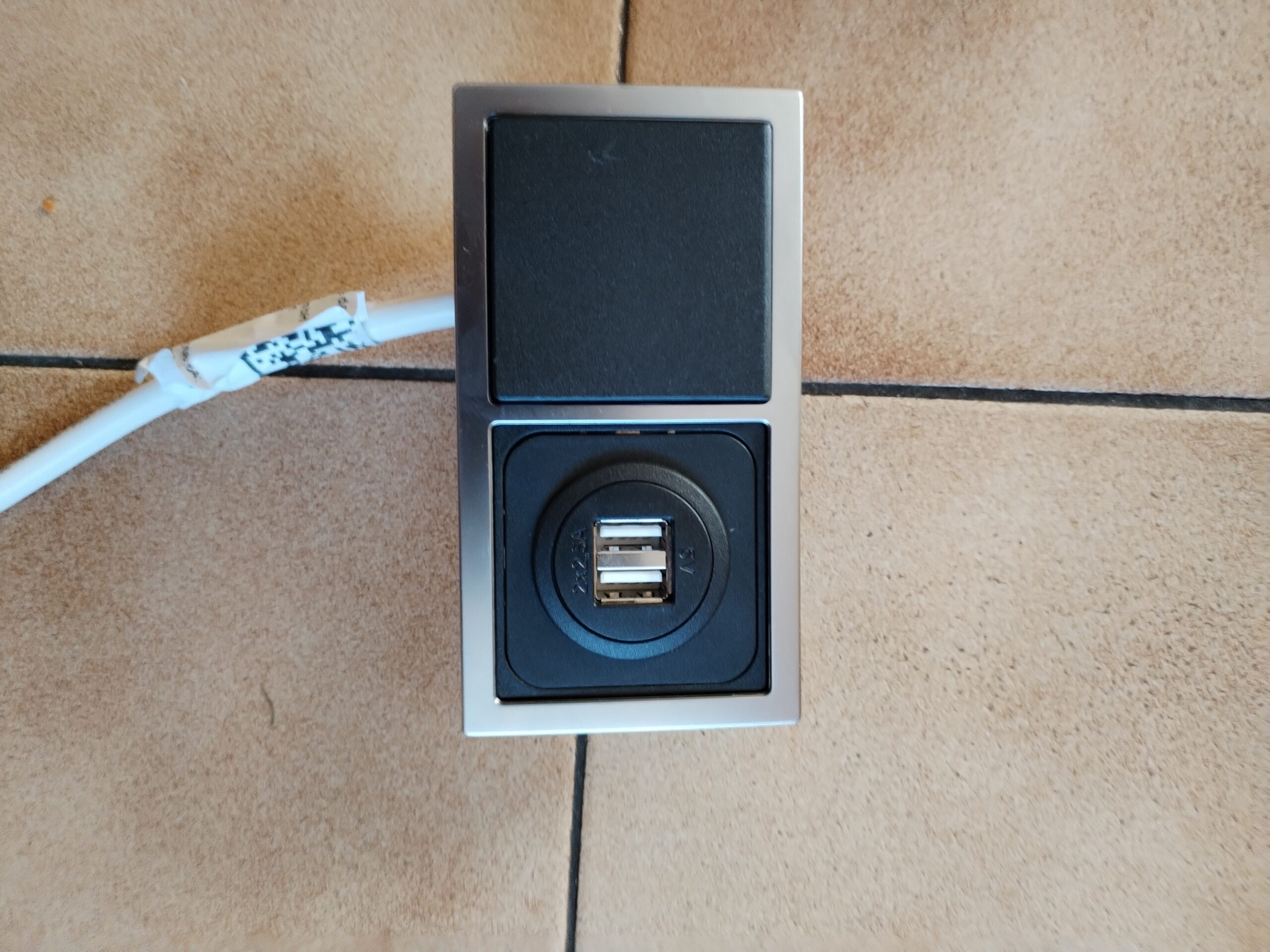 Gniazdko 230V/USB Kamper Przyczepa kempingowa USB zasilane z 12V