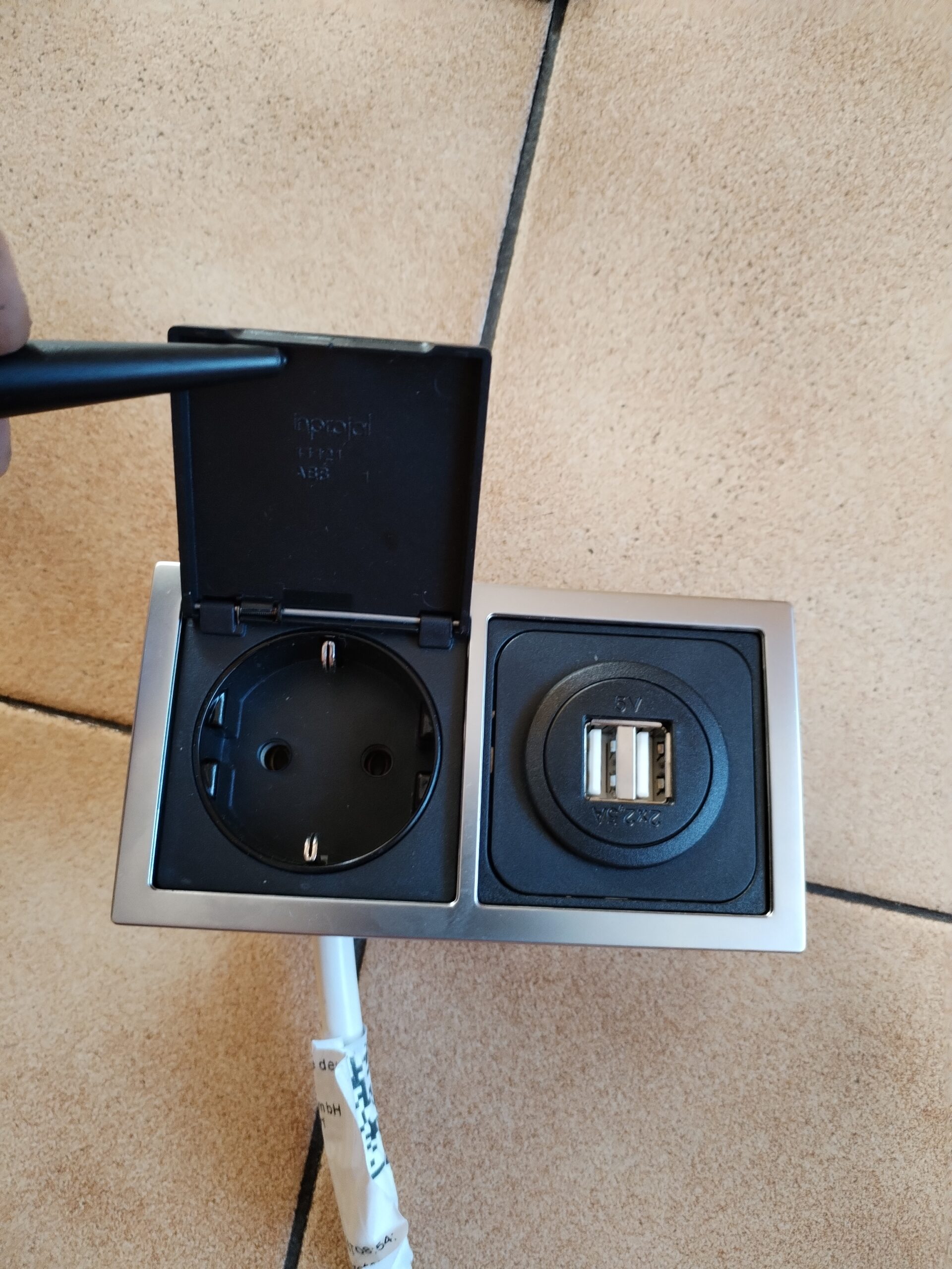 Gniazdko 230V/USB Kamper Przyczepa kempingowa USB zasilane z 12V