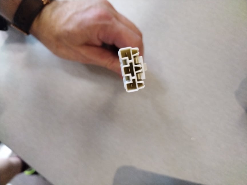 Gniazdo 230V z ramką montażową do kampera lub przyczepy